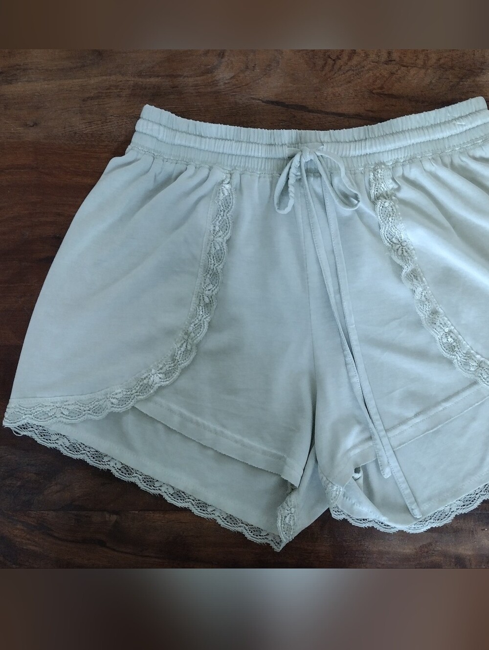 NWOT POL Sage Lace-Trim Women's Shorts